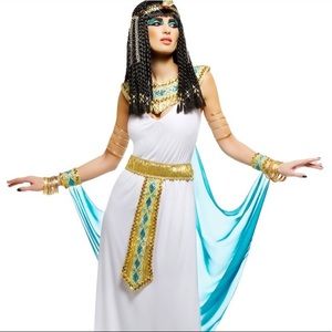 Halloween costumes cleopatra costume!!!  🐍